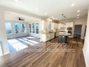 565 Wayt Rd in Roswell, GA - Building Photo - Building Photo