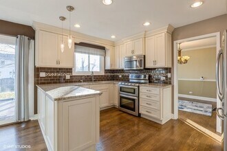 1304 Leawood Ct in Naperville, IL - Building Photo - Building Photo