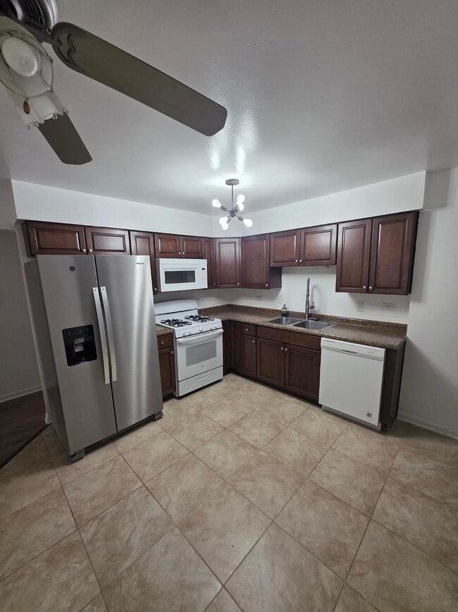 111 Boardwalk St in Elk Grove Village, IL - Building Photo - Building Photo