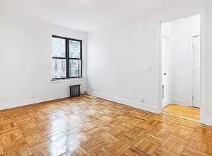 258 Wadsworth Ave in New York, NY - Building Photo - Interior Photo