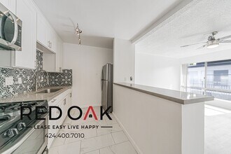 6555 La Mirada Ave, Unit 27 in Los Angeles, CA - Building Photo - Building Photo