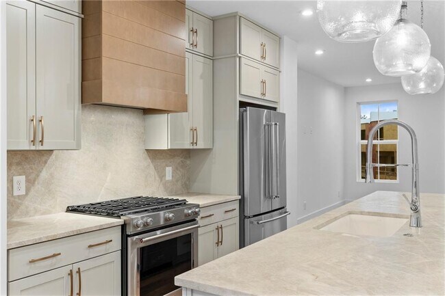 201 New St in Decatur, GA - Foto de edificio - Building Photo