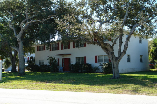 1900 S Palmetto Ave in Daytona Beach, FL - Building Photo - Building Photo