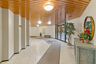 6730 Vernon Ave S, Unit Fountain Woods II 404 in Minneapolis, MN - Building Photo - Building Photo