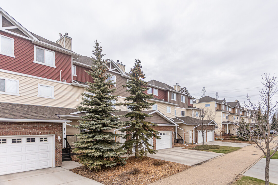 Village On The Creek in Edmonton, AB - Building Photo