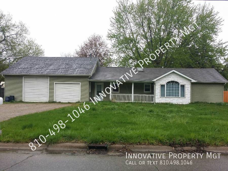 2254 S Graham Rd in Flint, MI - Building Photo
