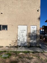 6229 Yerba Ln, Unit B in Las Vegas, NV - Foto de edificio - Building Photo