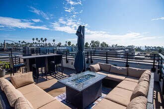 1562- Vista del Mar Way in Oceanside, CA - Building Photo - Building Photo