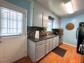Room in House on Lancaster St in Durham, NC - Building Photo - Building Photo