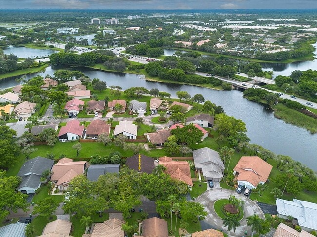 2330 Dover in Weston, FL - Building Photo - Building Photo