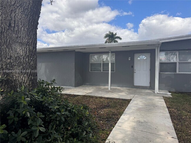 5721 SW 41st St in West Park, FL - Building Photo - Building Photo