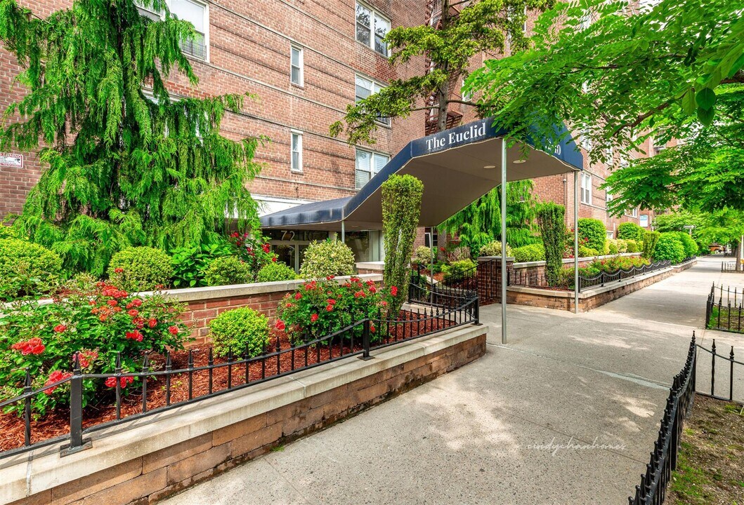 72-10 112th St in Queens, NY - Building Photo