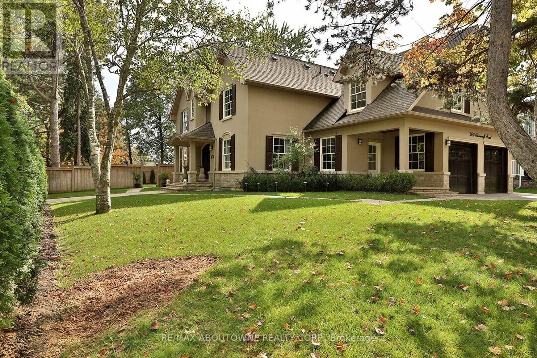 362 Cairncroft Rd in Oakville, ON - Building Photo