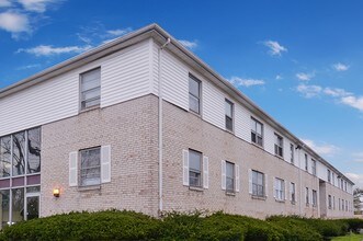 Flats on Tamarack in Columbus, OH - Building Photo - Building Photo