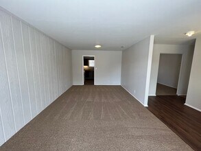 8127 Golden Forest Dr in San Antonio, TX - Building Photo - Building Photo