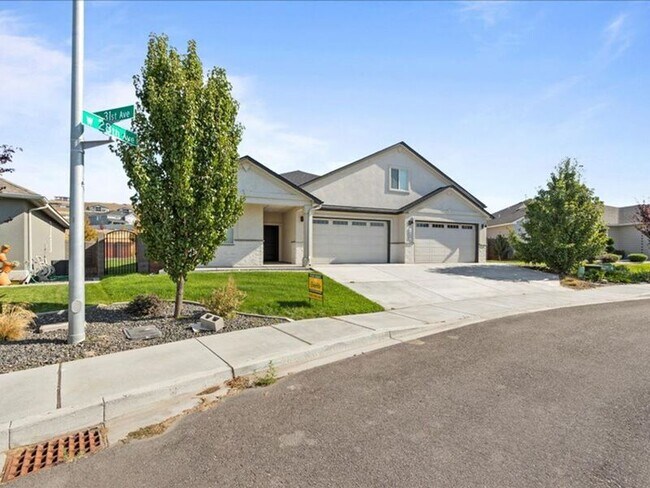7002 W 28th Ave in Kennewick, WA - Building Photo - Building Photo