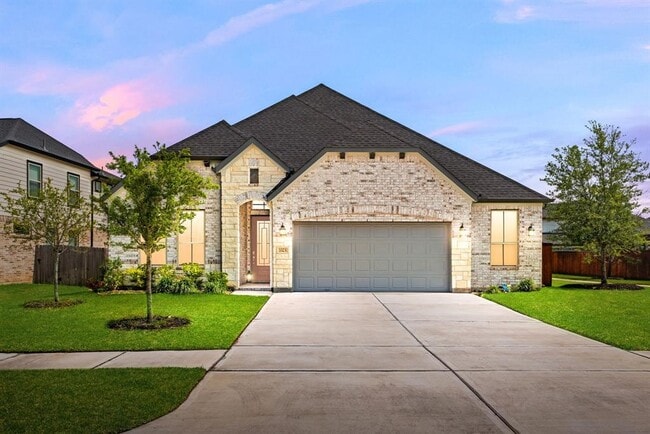 property at 3323 Majestic Pne Ln