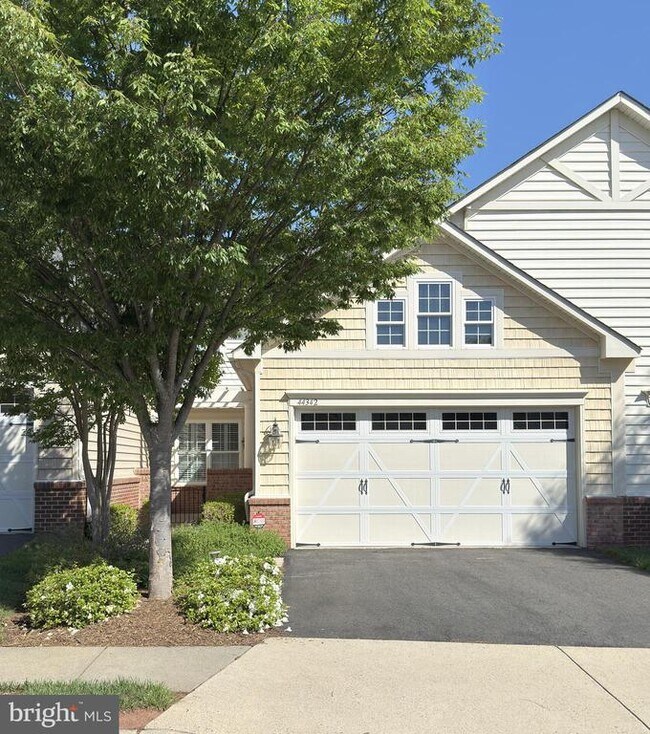 44342 Oakmont Manor Square in Ashburn, VA - Building Photo - Building Photo