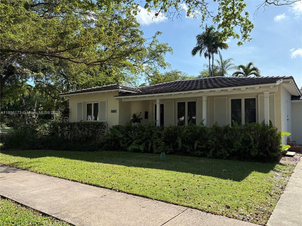 1710 Segovia St in Coral Gables, FL - Building Photo