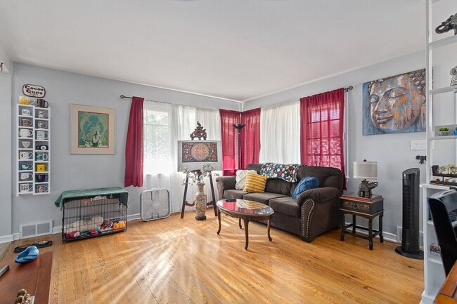 605 N Main St in Thiensville, WI - Building Photo - Building Photo