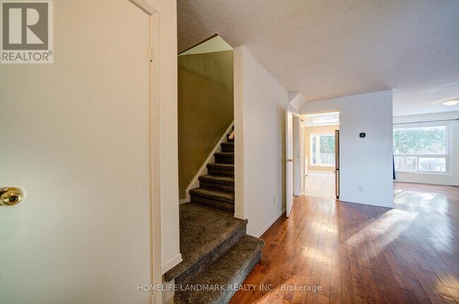 29 Moorehouse Dr in Toronto, ON - Building Photo - Building Photo