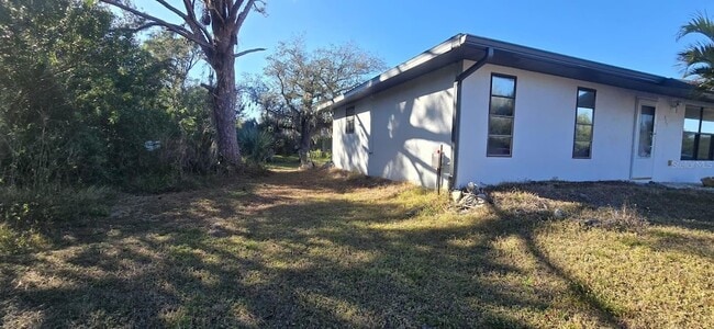 525 Altoona St NW in Port Charlotte, FL - Building Photo - Building Photo