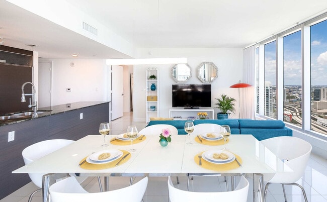485 Brickell Ave in Miami, FL - Building Photo - Building Photo