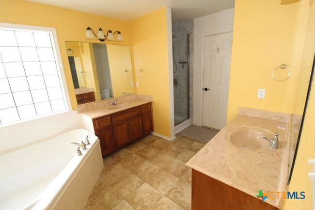 10004 Diana Dr in Killeen, TX - Building Photo - Building Photo