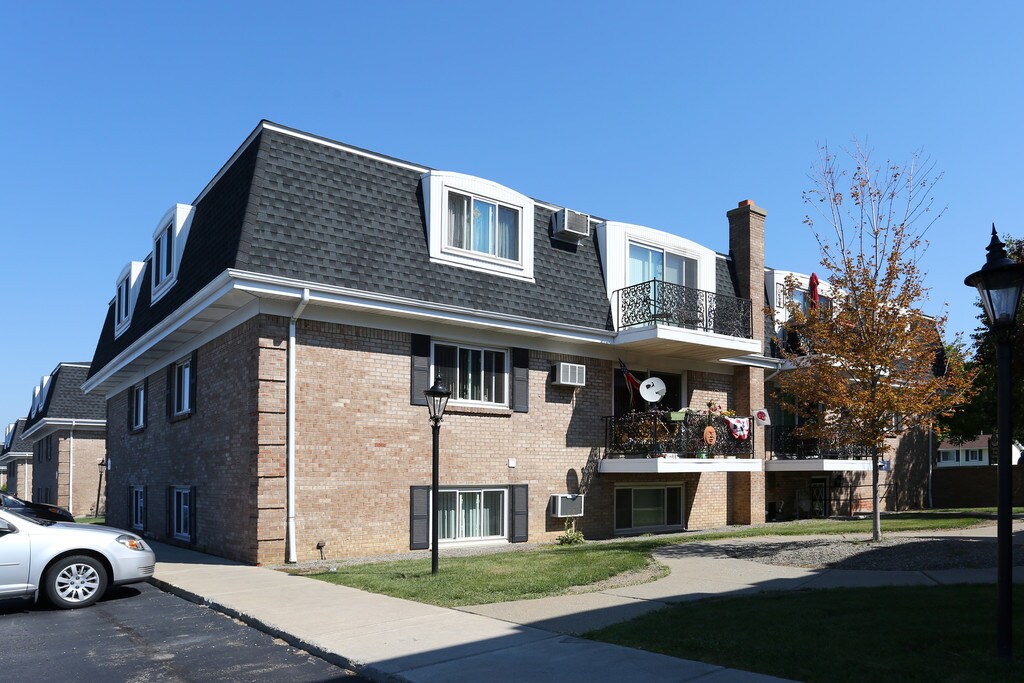 Camelot Village Blasdell, NY Apartments