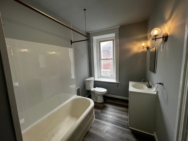 816 E High St, Unit 1 in Pottstown, PA - Foto de edificio - Building Photo