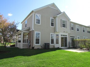 2502 Evergreen Cir in McHenry, IL - Building Photo - Building Photo