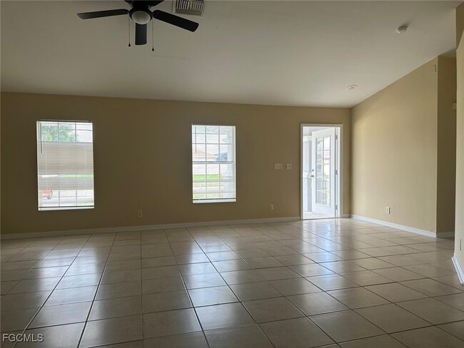 1401 N Gator Cir in Cape Coral, FL - Building Photo - Building Photo
