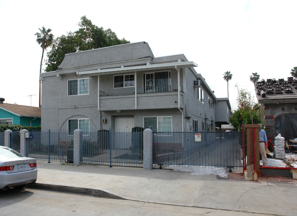 14306 Kittridge St in Van Nuys, CA - Building Photo