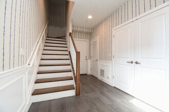 330 Pennsylvania Way in Oak Park, IL - Building Photo - Building Photo