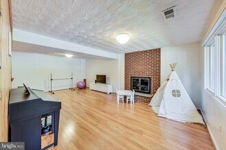 6515 E Halbert Rd in Bethesda, MD - Building Photo - Building Photo