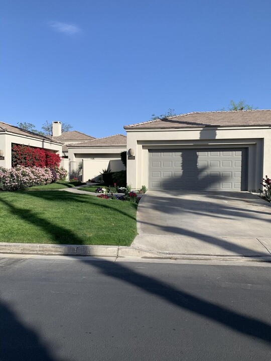 54326 Oak-Tree in La Quinta, CA - Building Photo