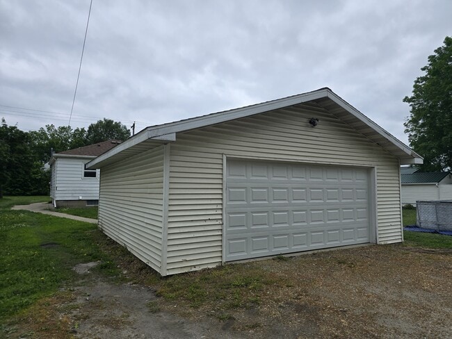 606 Wyoming St in Waterloo, IA - Building Photo - Building Photo
