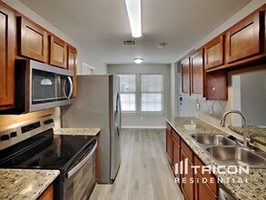 10457 Royal Andrews Dr in Conroe, TX - Building Photo - Building Photo