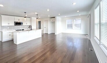 27605 E Red Fox St in Lee's Summit, MO - Building Photo - Building Photo