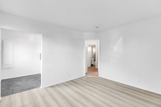 725 Spence St, Unit 725 in Los Angeles, CA - Foto de edificio - Building Photo