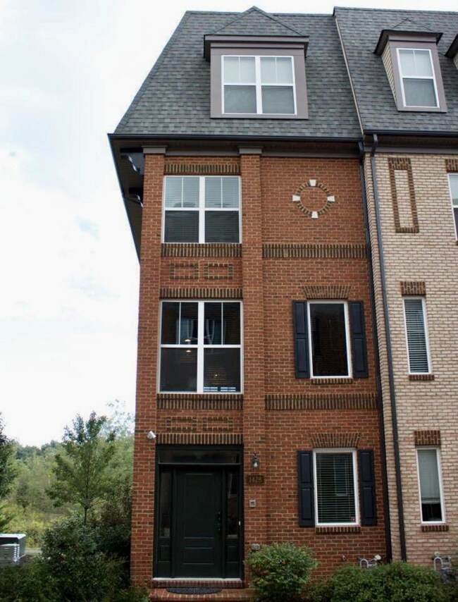 property at 1428 Trafalgar Ln