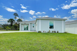 1749 SW California Blvd in Port St. Lucie, FL - Building Photo - Building Photo