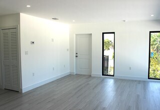 85 Coco Plum Dr in Marathon, FL - Building Photo - Building Photo