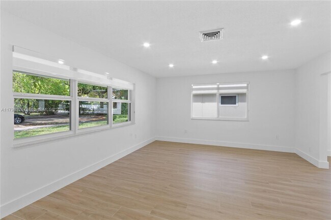 1561 Alcala Ave in Coral Gables, FL - Building Photo - Building Photo