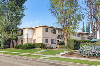 6453 Shirley Ave in Reseda, CA - Building Photo - Building Photo