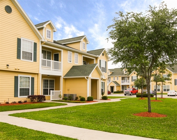 Country Lane in Angleton, TX - Foto de edificio - Building Photo