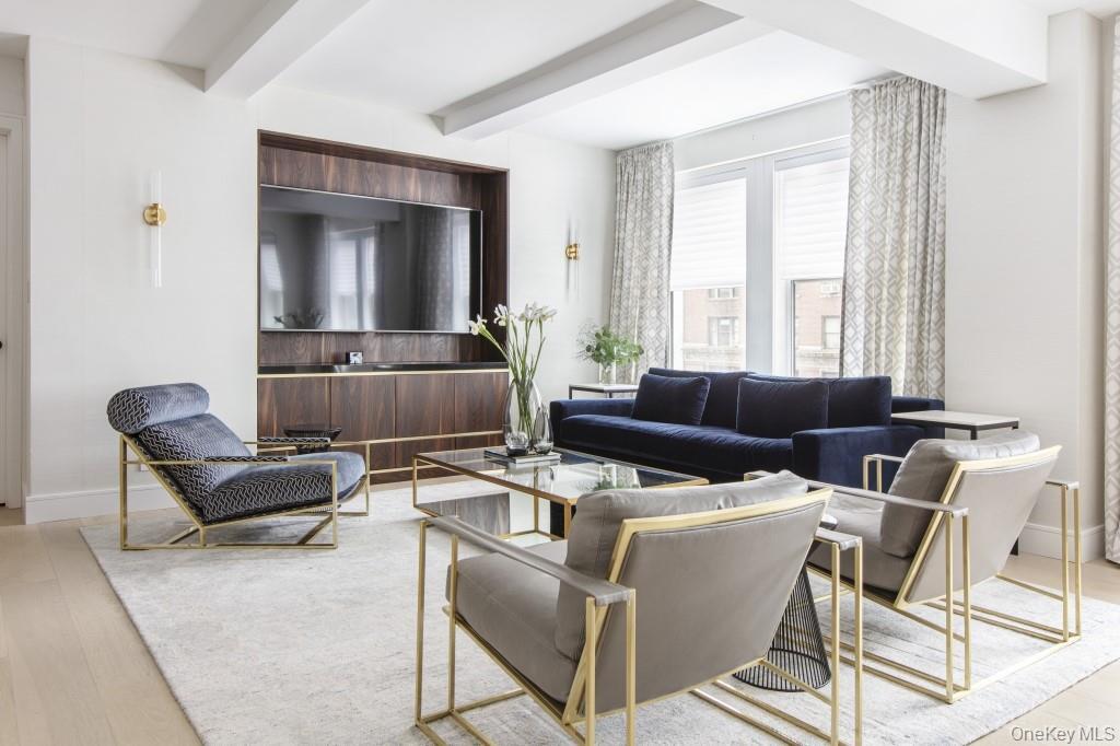 433 W 34th St. in New York, NY - Building Photo