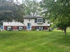 32 Louise Ln in Hopewell Junction, NY - Building Photo