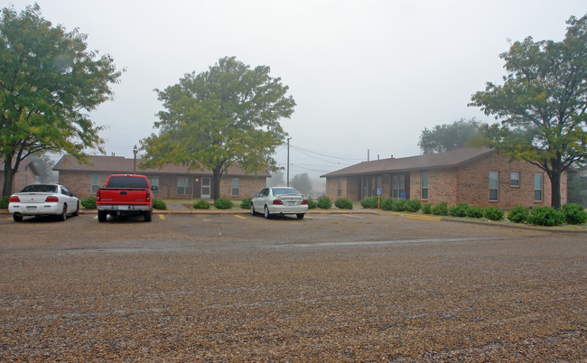 610 S Emerald Ave in Crosbyton, TX - Foto de edificio - Building Photo