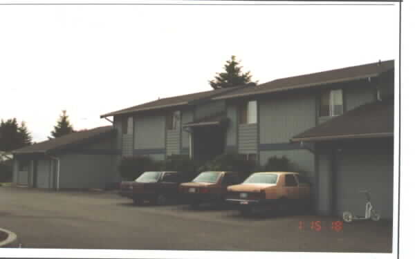 10214 E 13th Avenue Ct in Tacoma, WA - Building Photo